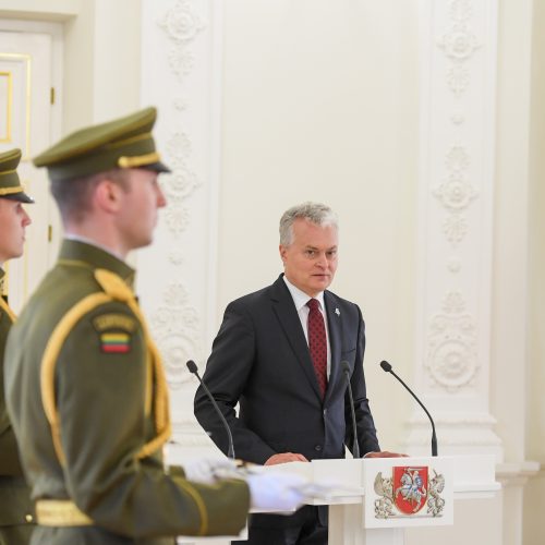 R. Baltrėnui ir M. Steponavičiui užsegti generolų antpečiai  © R. Dačkaus / Prezidento kanceliarijos nuotr.