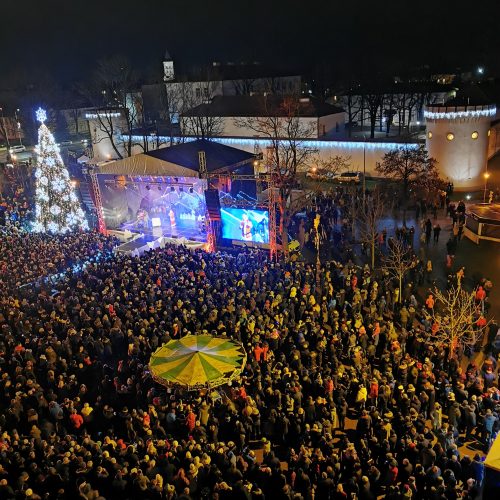 Tauragėje įžiebta Kalėdų eglė  © Tauragės rajono savivaldybės nuotr.