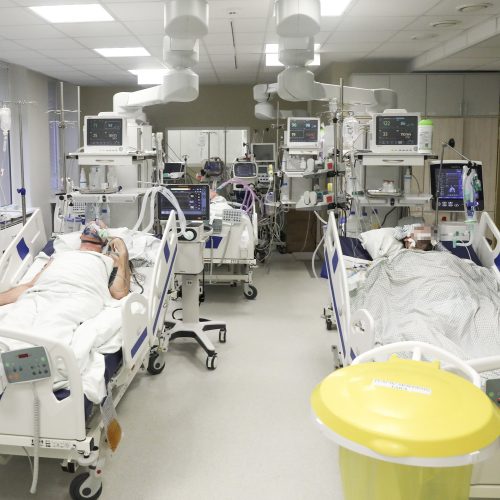 Respublikinės Šiaulių ligoninės medikai gelbėja COVID-19 sergančiųjų gyvybes  © M. Morkevičiaus / ELTOS nuotr.