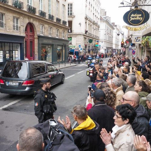 Prancūzai atsisveikina su J. Chiracu  © Scanpix nuotr.