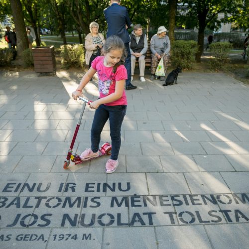 Vilniuje atidaryta poeto S. Gedos vardo alėja  © S. Žiūros nuotr.