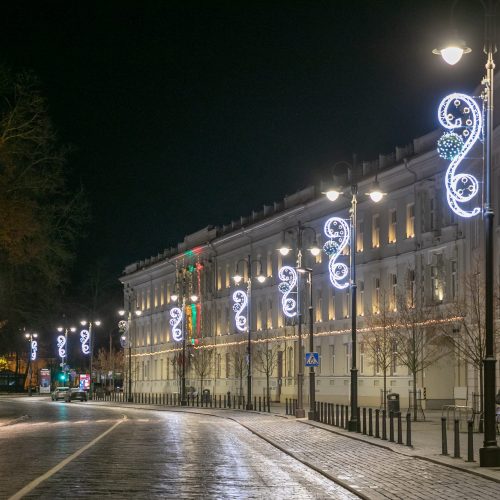 Vilniaus gatvės pasipuošė žiemos šventėms  © S. Žiūros nuotr.