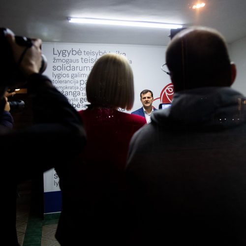 LSDP būstinėje komentuojami rezultatai po antrojo Seimo rinkimų turo  © G. Skaraitienės / Fotobanko nuotr.