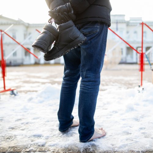 Prie Prezidentūros stovėjo „Basi tėčiai“  © I. Gelūno / „BNS Foto“ nuotr.