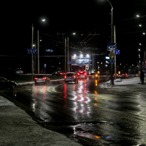 Sudėtingos eismo sąlygos Kaune  © Vilmanto Raupelio nuotr.