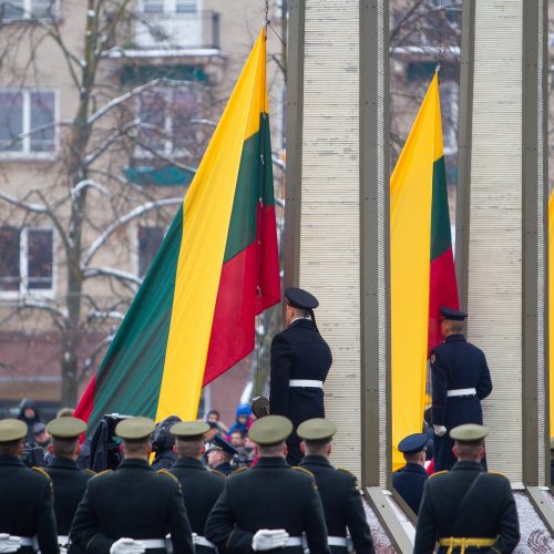 Valstybės vėliavos pakėlimo ceremonija Nepriklausomybės aikštėje  © D. Labučio (ELTA), I. Gelūno (BNS) nuotr.
