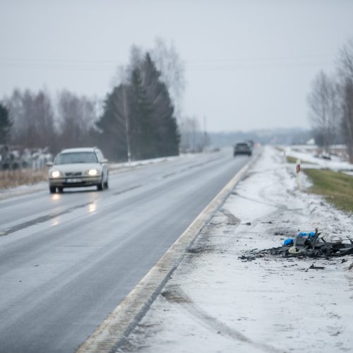 Tragiškos avarijos pakaunėje, Rokų plente, vieta   © Vilmanto Raupelio nuotr.