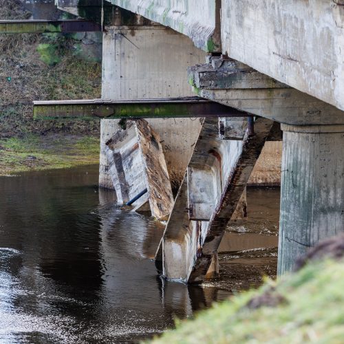 Kėdainiuose įgriuvo tiltas  © T. Biliūno, E. Ovčarenko/BNS nuotr.