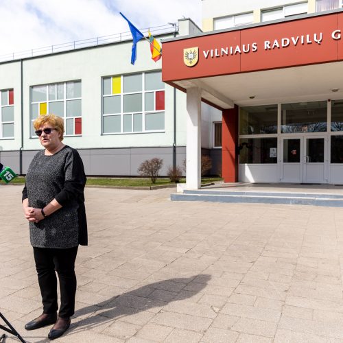 Komentaras apie įtariamą moksleivio šaudymą Vilniaus Radvilų gimnazijoje  © Ž. Gedvilos/BNS nuotr.