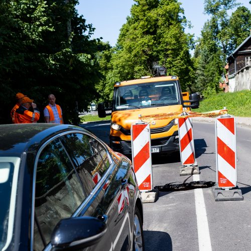 Rasų gatvėje atsivėrė smegduobė  © L. Balandžio/BNS nuotr.