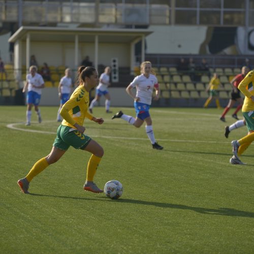 Lietuvos moterų futbolo rinktinės rungtynės su Farerų salų rinktine  © Manto Kutkaičio nuotr.