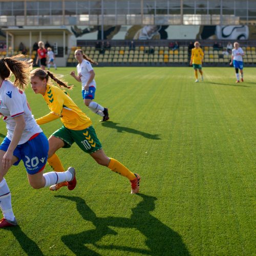 Lietuvos moterų futbolo rinktinės rungtynės su Farerų salų rinktine  © Manto Kutkaičio nuotr.