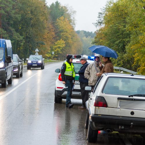 Autobuso ir dviejų lengvųjų automobilių avarija Kačerginėje  © Laimio Steponavičiaus nuotr.