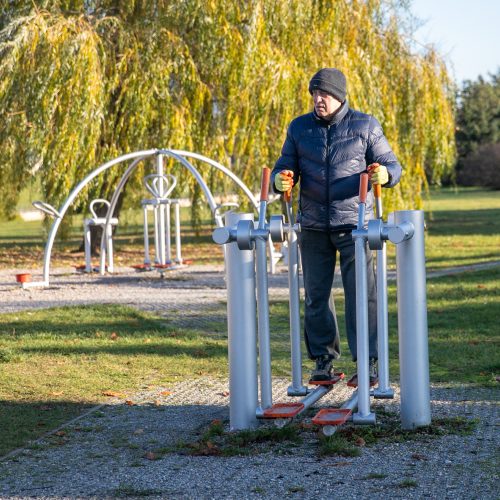 Sportuojantys žmonės Kauno parkuose  © Justinos Lasauskaitės nuotr.