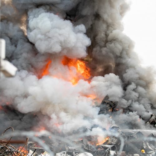 Didžiulis gaisras Kaune – atvira liepsna degė metalo krūva  © Justinos Lasauskaitės, skaitytojų, redakcijos nuotr.