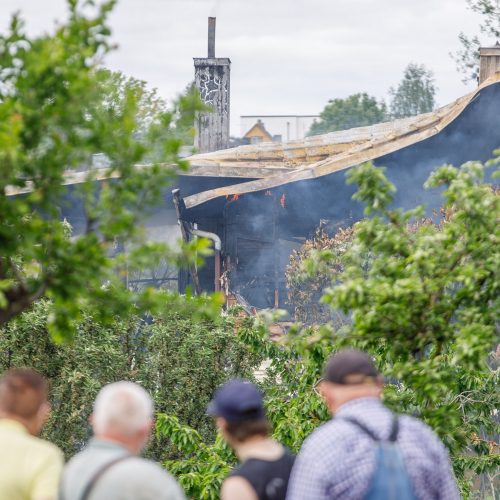 Vilijampolėje užsiliepsnojo gyvenamasis namas  © Justinos Lasauskaitės nuotr.