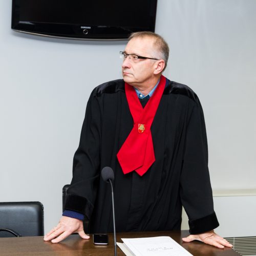 Žmogžudyste Marvelės žirgyne įtariamo A. Helmo teismas  © Laimio Steponavičiaus nuotr.