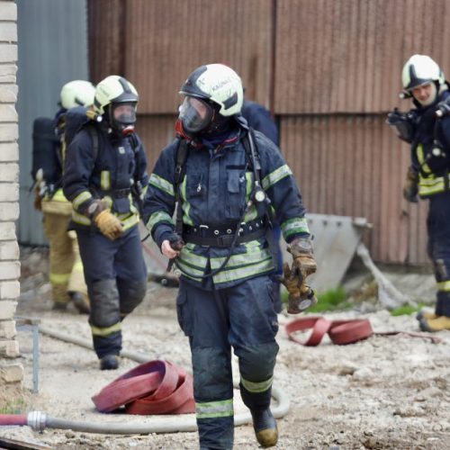 Atvira liepsna niokojo „Kauno baldus“   © Justinos Lasauskaitės, T. Biliūno/BNS, feisbuko nuotr.