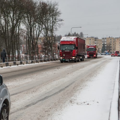 Sudėtingos eismo sąlygos Kaune  © Laimio Steponavičiaus nuotr.