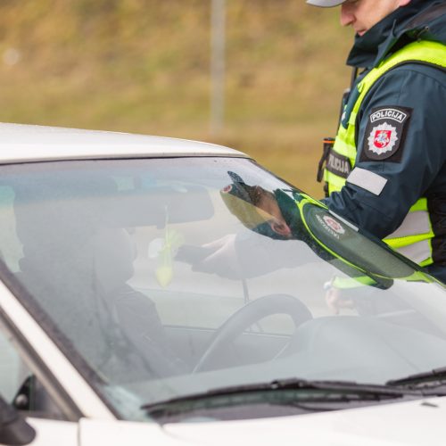 Policijos reidas Piliakalnio gatvėje  © Laimio Steponavičiaus nuotr.