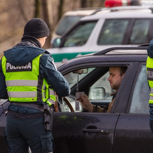 Policijos reidas Piliakalnio gatvėje  © Laimio Steponavičiaus nuotr.