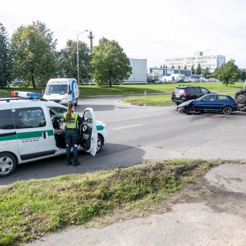 Dviejų automobilių avarija Taikos prospekte  © Vilmanto Raupelio nuotr.