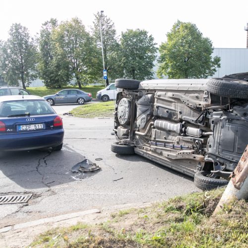 Dviejų automobilių avarija Taikos prospekte  © Vilmanto Raupelio nuotr.