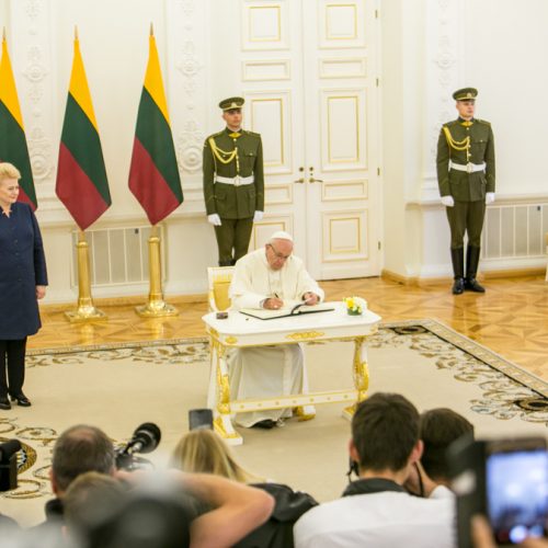 Istorinė diena: į Lietuvą atvyko popiežius Pranciškus  © Vilmanto Raupelio nuotr.