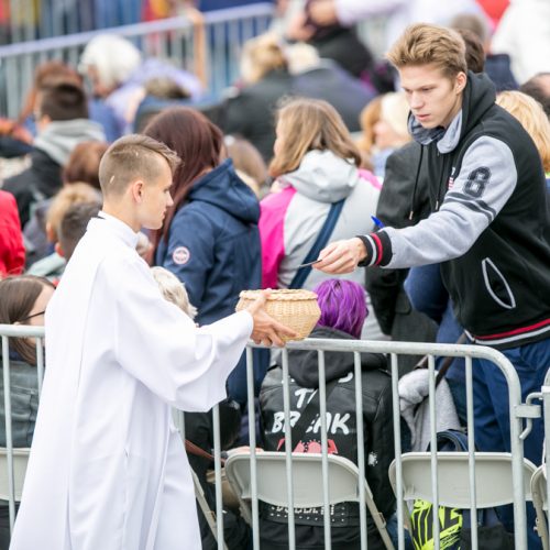 Jaunimas laukia popiežiaus Pranciškaus  © Vilmanto Raupelio nuotr.