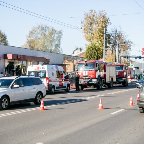 Užsidegė A. Juozapavičiaus pr. prekybos centras „Šilas“   © Vilmanto Raupelio nuotr.