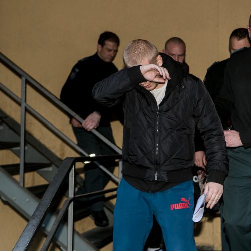 Įtariamasis išpuoliu Aleksote atvesdintas į teismą  © Vilmanto Raupelio nuotr.