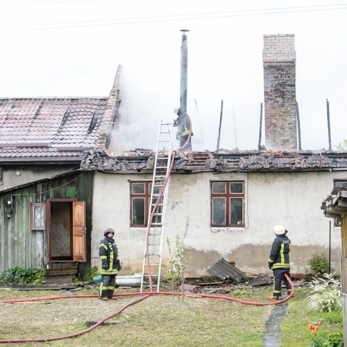 Aleksote degė namas  © Vilmanto Raupelio nuotr.