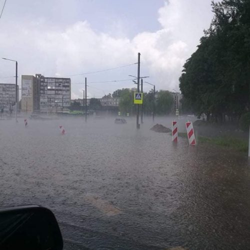 Liūtis ir kruša Kaune  © Feisbuko grupės „Orų entuziastai“, „Kauno dienos“ skaitytojų, Justinos Lasauskaitės nuotr.