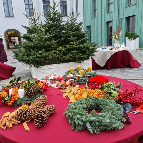 Vilniuje atidaryta virtuali labdaros Kalėdų mugė  © P. Peleckio / Fotobanko, D. Labučio / ELTOS, organizatorių nuotr.