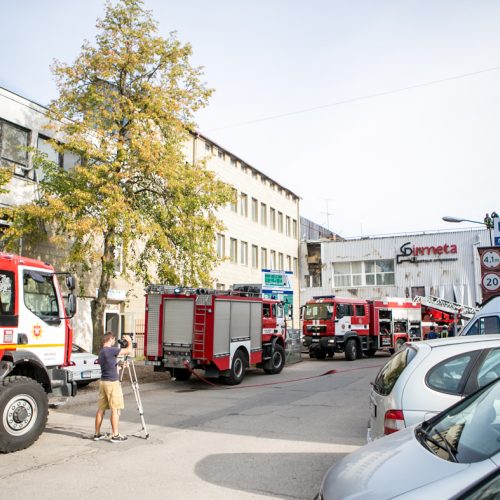 Kaune degė gamybinio pastato siena  © Vilmanto Raupelio nuotr.