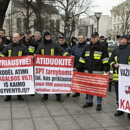 Ugniagesių mitingas V. Kudirkos aikštėje  © P. Peleckio / Fotobanko nuotr.