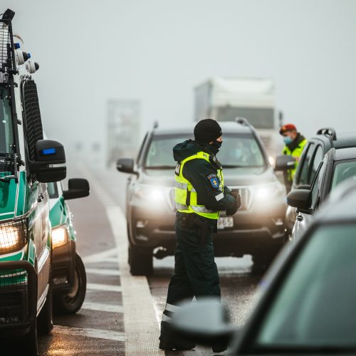 Policija pradėjo masinę judėjimo kontrolę  © I. Gelūno, T. Biliūno / Fotobanko nuotr.