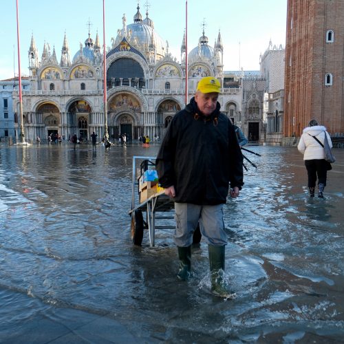 Veneciją užliejo potvynis  © Scanpix nuotr.