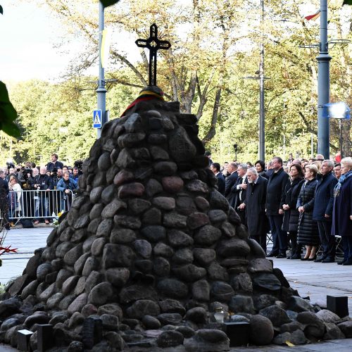 Popiežius Vilniuje pagerbė nacių ir sovietų aukas  © Scanpix nuotr.