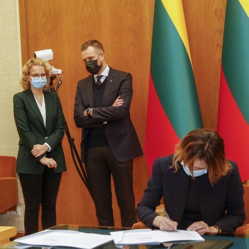 Trijų partijų lyderiai pasirašė koalicinę sutartį  © M. Morkevičiaus / ELTOS, I. Gelūno / Fotobanko nuotr.