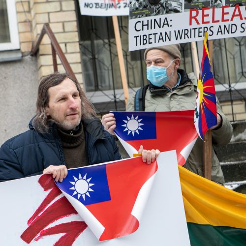 Piketas prie Kinijos ambasados  © P. Peleckio / BNS nuotr.