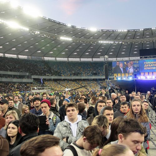 P. Porošenkos ir V. Zelenskio debatai Kijevo stadione  © Scanpix nuotr.