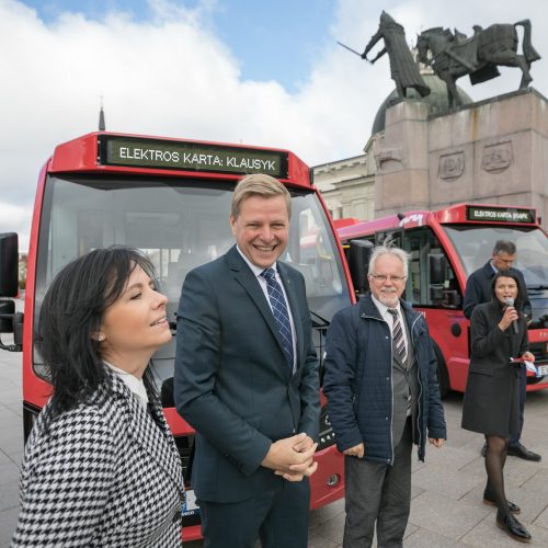 Vilniuje pristatyti pirmieji Lietuvoje elektriniai autobusai  © S. Žiūros nuotr.
