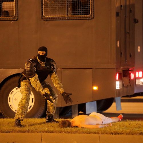 Baltarusijoje pareigūnai suiminėja protestuotojus  © Scanpix, ITAR-TASS nuotr.