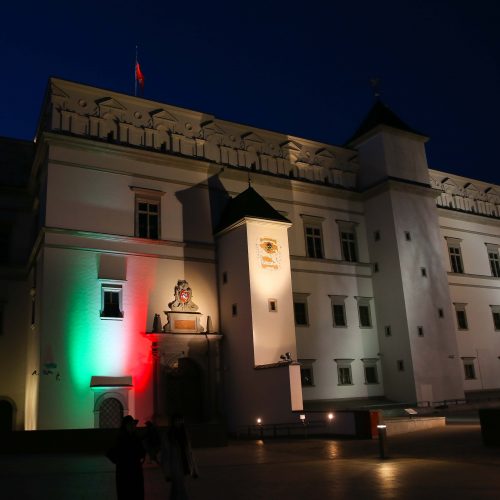 Vilnius nušvito Italijos vėliavos spalvomis  © S. Žiūros/Vilniaus savivaldybės, A.Pliadžio/KAM ir D.Labučio/ELTOS nuotr.