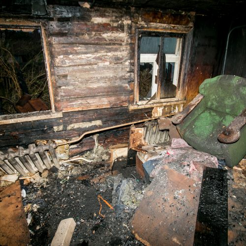 Sudegęs namas Kidulių g.  © Vilmanto Raupelio nuotr.