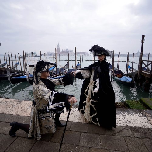 Venecijoje įsibėgėjo tradicinis karnavalas  © Scanpix nuotr.