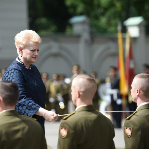 Karo akademijos absolventams – pirmasis karininko laipsnis  © R. Dačkaus / Prezidentūros nuotr.
