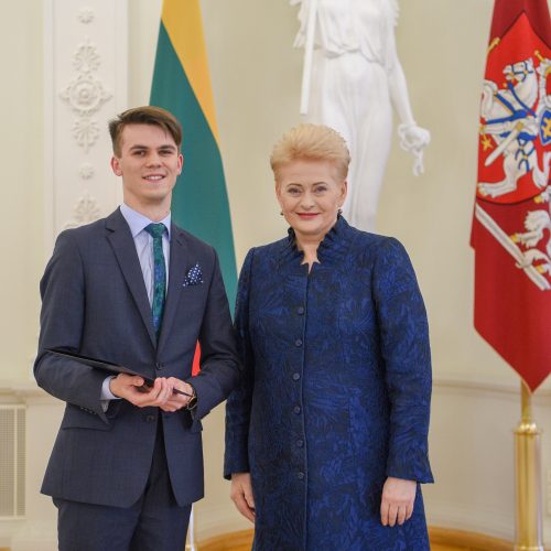 Nacionalinio diktanto konkurso laureatų apdovanojimai  © R. Dačkaus / Prezidentūros nuotr.