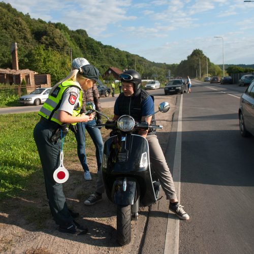 Policijos reidas Panerių gatvėje  © Akvilės Snarskienės nuotr.